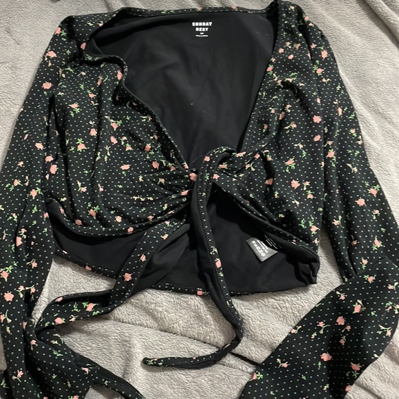 Sunday Best Polka Dot and Floral Tie Front Blouse Size Extra-Small - Picture 2 of 5